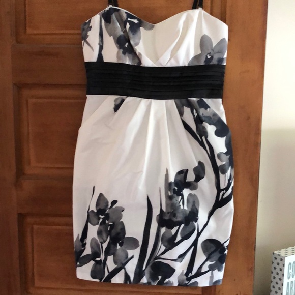 Gorgeous le chateau dress - Picture 1 of 12